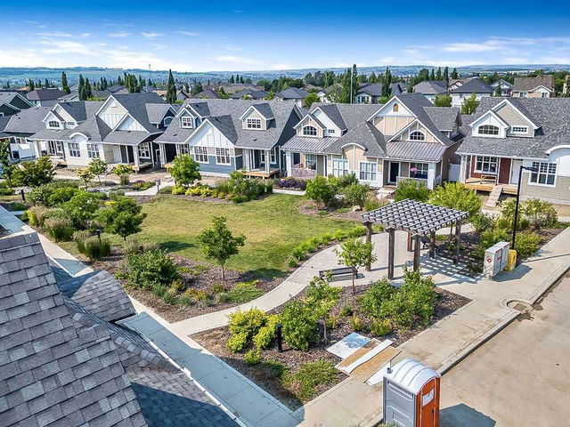 48 Drake Landing Square