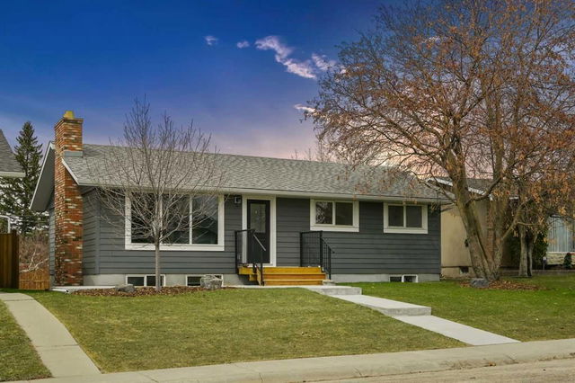36 Maple Court Crescent