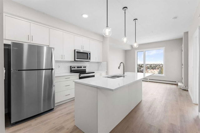 405 - 660 Shawnee Square