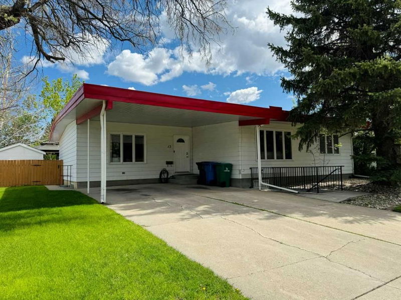 13 Dalhousie Road W, Lethbridge, Alberta (MLS A2184685)