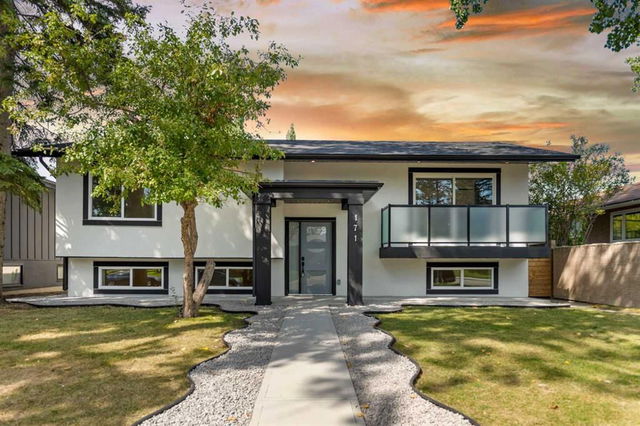 171 Maple Court Crescent