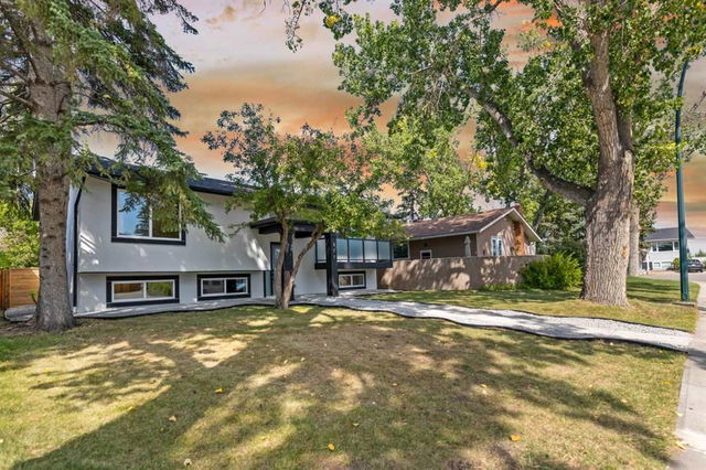 171 Maple Court Crescent