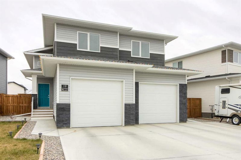 19 Montrose Way W, Lethbridge, Alberta (MLS A2185034)