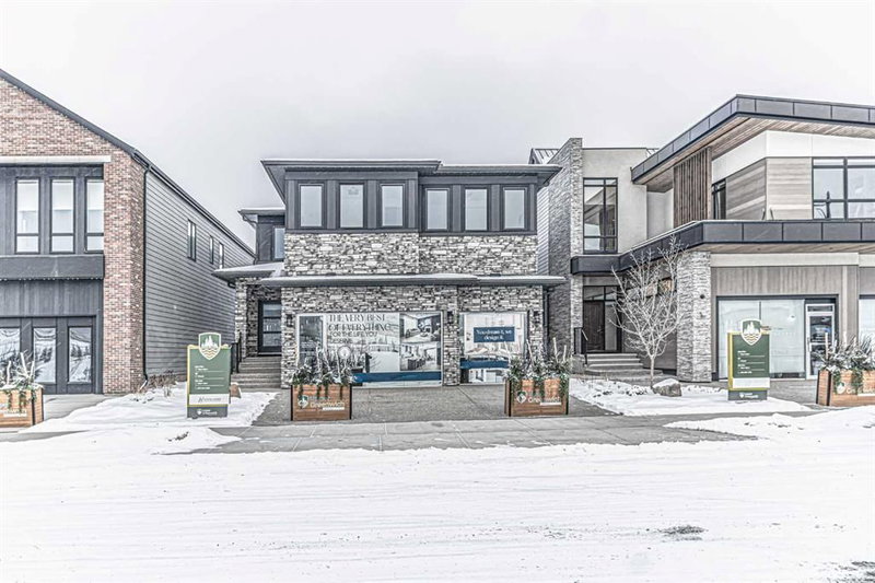 356 Greenwich Drive NW, Calgary, T3B 6P4 | Image 2