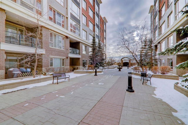 408 - 35 Inglewood Park