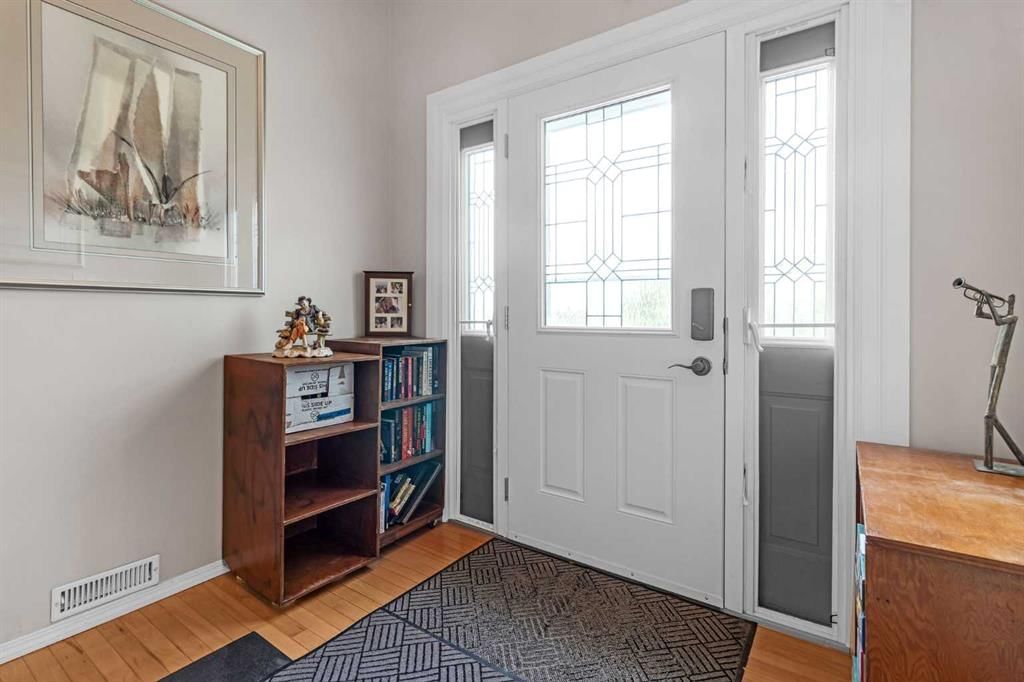 Listing Image 4
