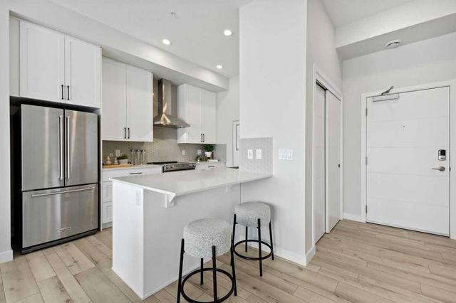 413 - 255 Les Jardins Park