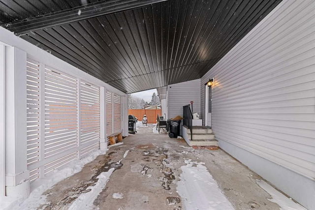 302 Adams Crescent