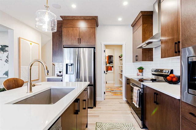 1407 Bayview Crescent