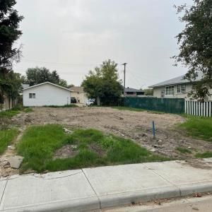 5827 60 Street