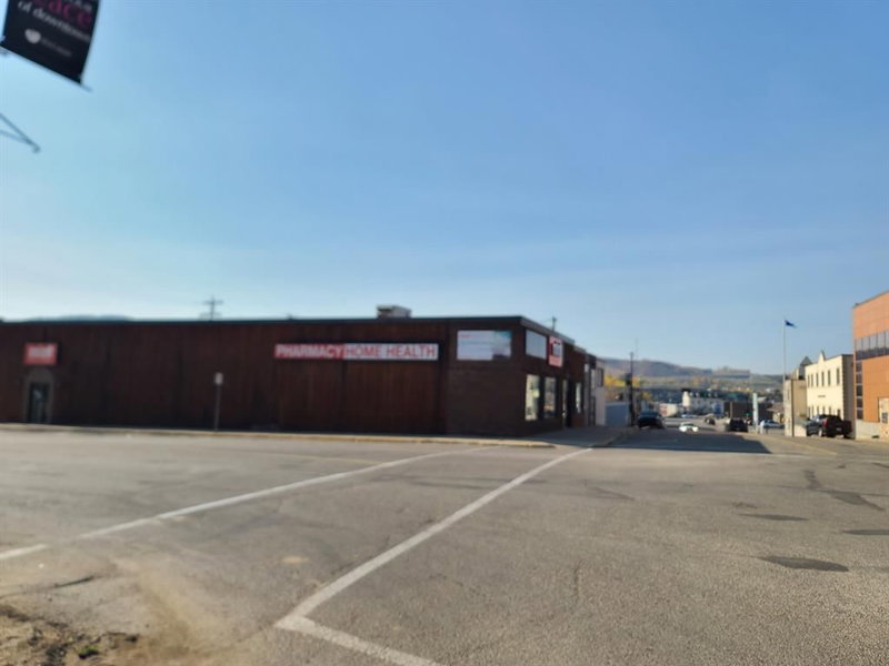 10013 100 Avenue, Peace River, T8S 2A5 | Image 3