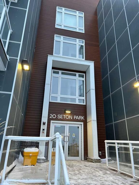 216 - 20 Seton Park