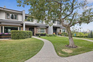 18 - 3203 Rideau Place