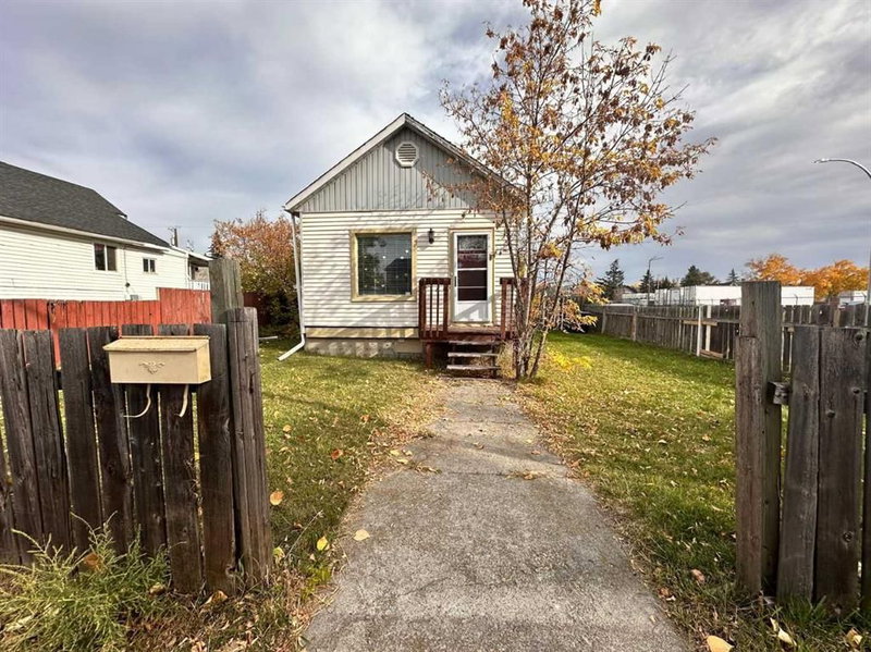 2740 16A Street SE, Calgary, T2G 3T2 | Image 2