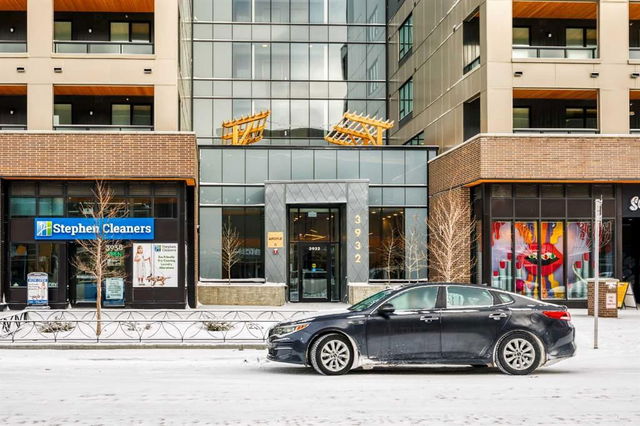 303 - 3932 University Avenue