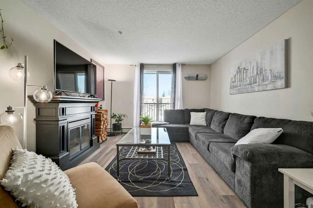 204 - 9 Country Village Bay