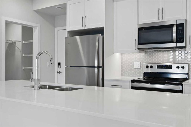 310 - 255 Les Jardins Park SE, Calgary, T2C5V3 | Image 2