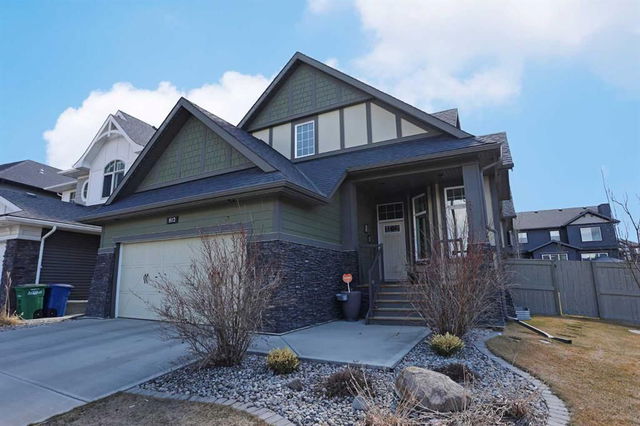 812 Coopers Crescent