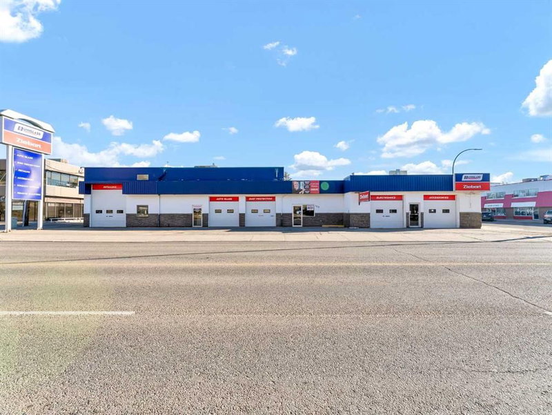 1137 & 1139 Kingsway Avenue SE, Medicine Hat, T1A2Y1 | Image 2