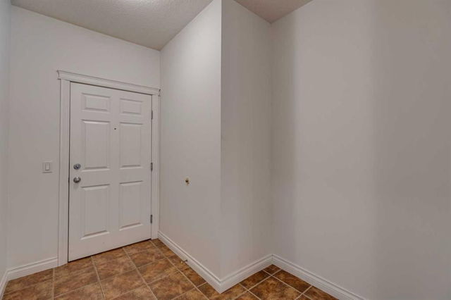 204 - 8 Hemlock Crescent