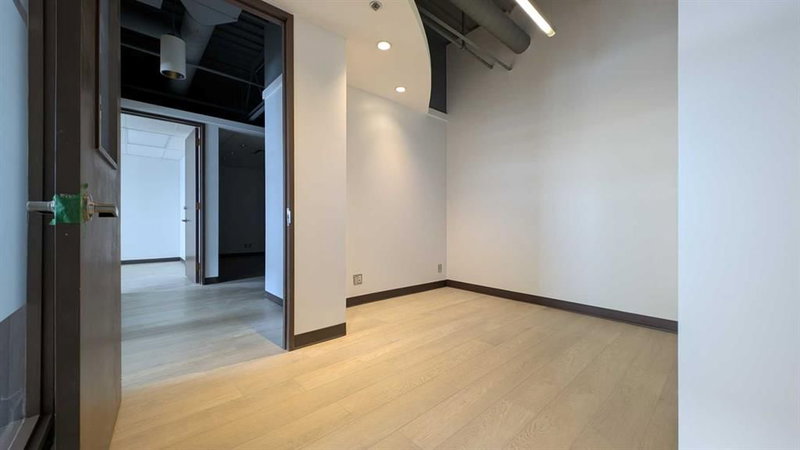 327 41 Avenue NE, Calgary, T2E 2N4 | Image 2