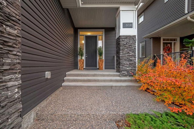 608 west lakeview Drive