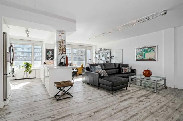404 - 3204 Rideau Place