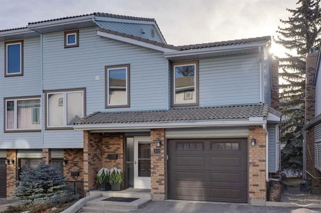 212 Coachway Lane