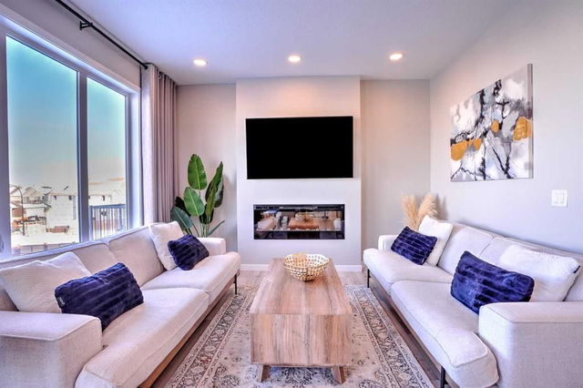 215 Lucas Heights