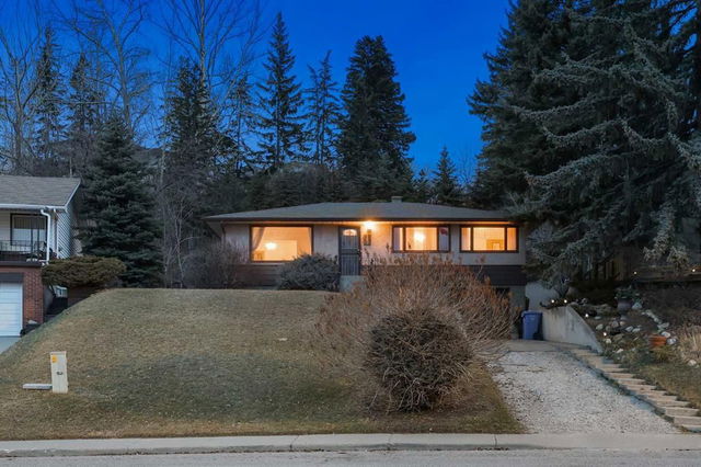 13 HAWTHORNE Crescent