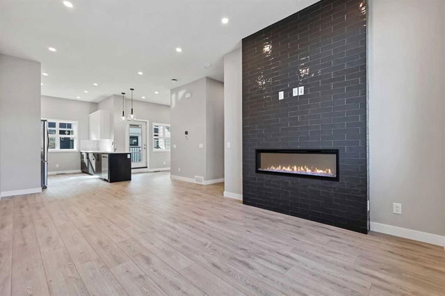 313 - 595 Mahogany Road