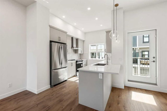 211 - 595 Mahogany Road