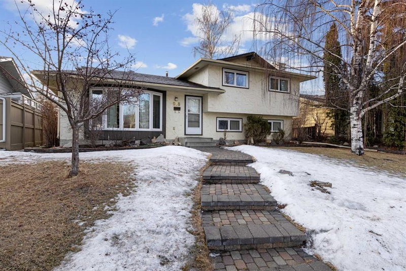 928 Lake Twintree Crescent SE, Calgary, T2J 2W3 | Image 2