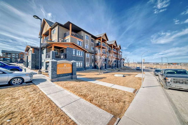 2211 - 402 Kincora Glen Road