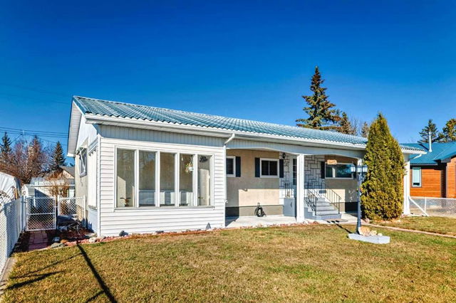 2 Howard Crescent