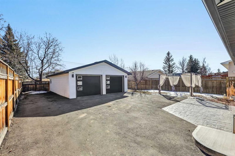 392 Cantrell Drive SW, Calgary, T2W 2E4 | Image 3