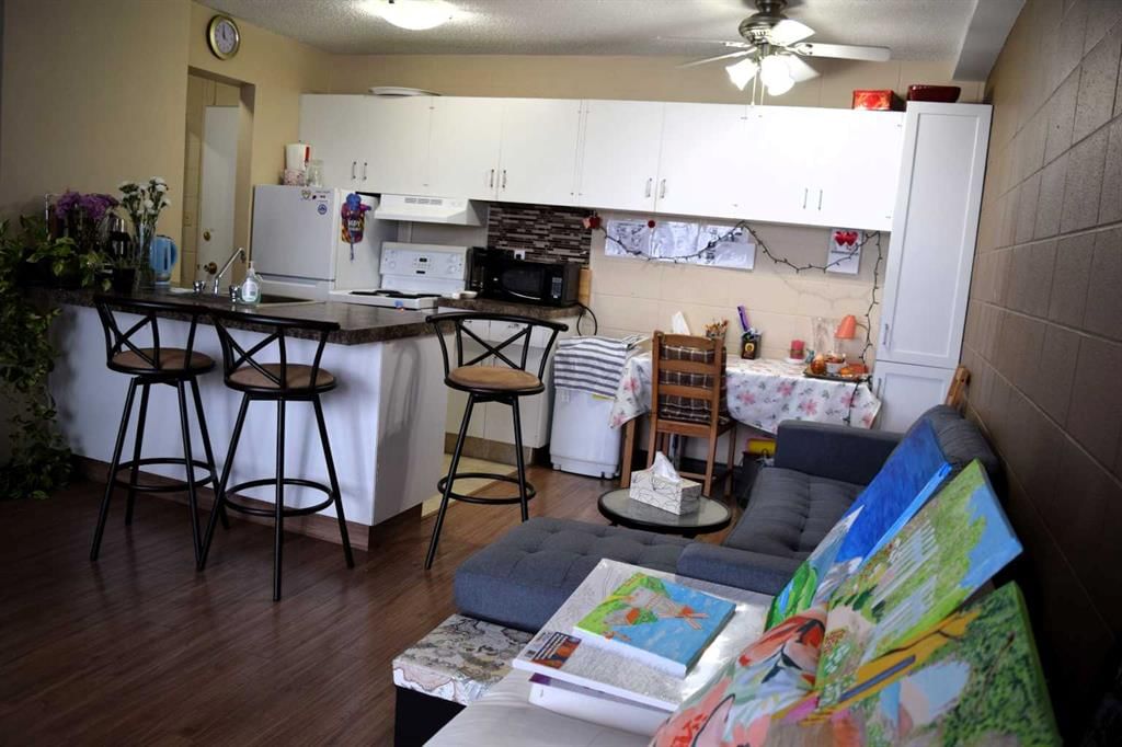 Listing Image 7