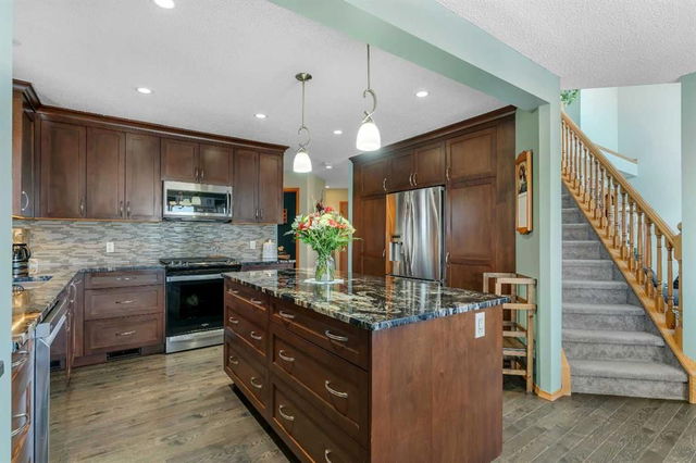 228 Macewan Park View