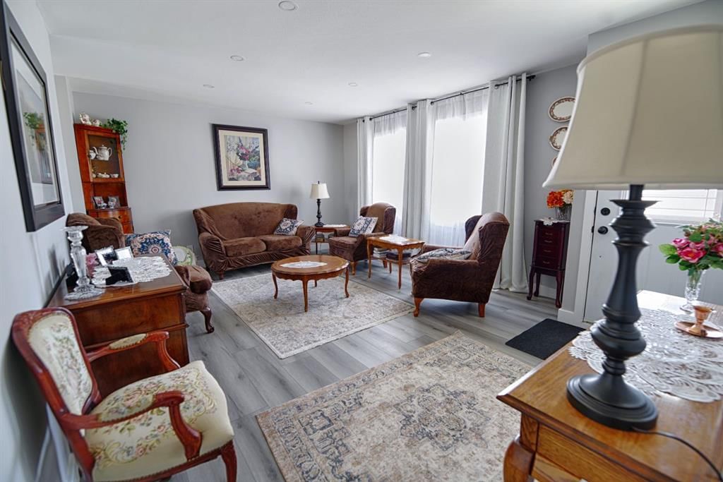 Listing Image 4