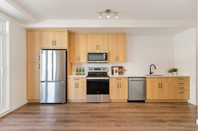 215 - 10 Sage Hill Walk