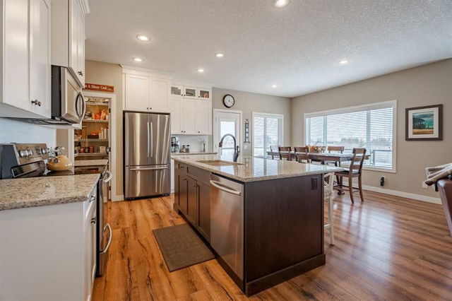20 Drake Landing Grove