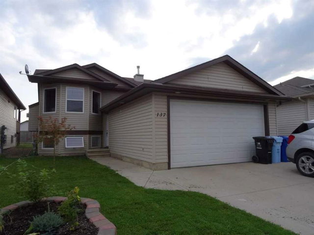 137 Fox Crescent