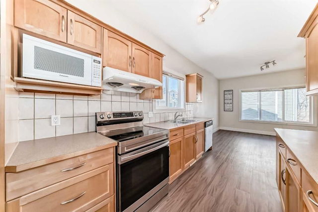 75 Bridleridge Manor