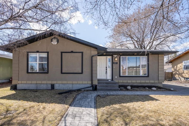 6031 Lacombe Way SW, Calgary, Alberta