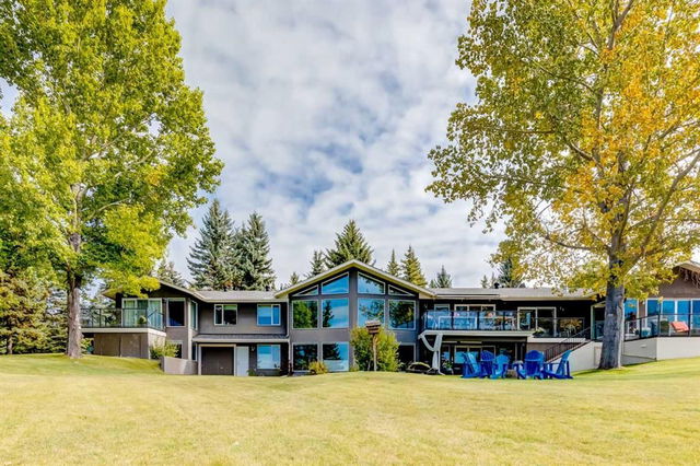 117 Bearspaw Village Crescent