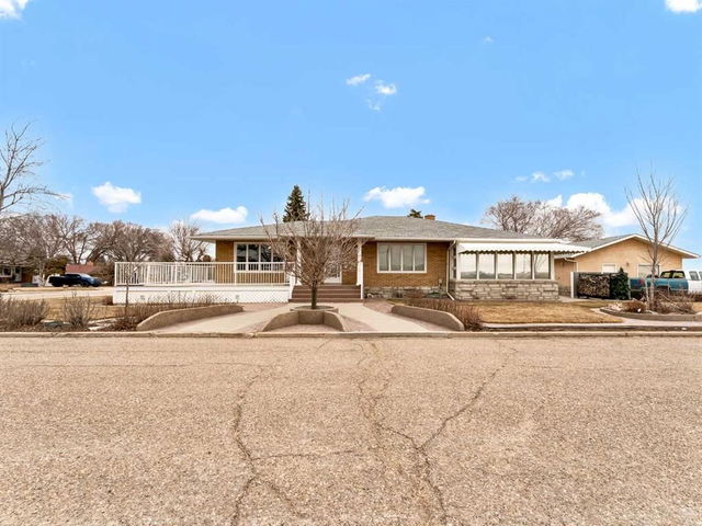 1802 Bullivant Crescent