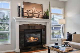 47 Hamptons Close