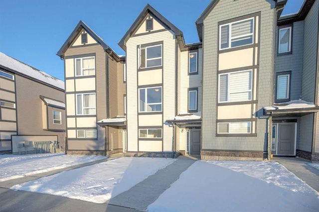 44 Evanscrest Manor