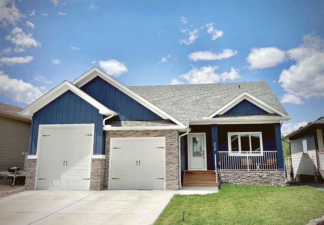 210 Riverwood Crescent