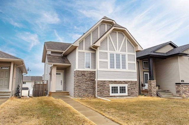 141 Valley Crescent
